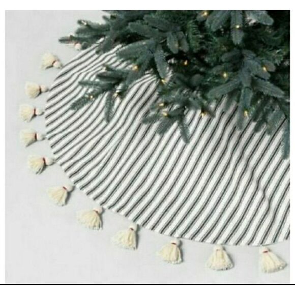 Hearth and Hand With Magnolia Christmas Tree Skirt and Tree Topper - Picture 4 of 4